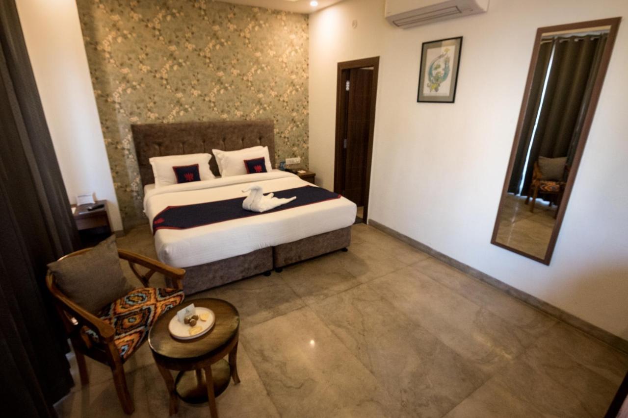 Holywater Hotel By Ganga Kinare #150 Mts From Ganga Ghat Ришикеш Экстерьер фото
